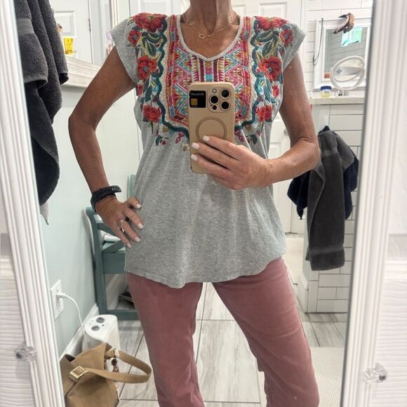 Johnny Was Tops - Johnny Was Luxe Boho Ornelia Embroidered Capped Sleeve Grey Tee- XS- like new!